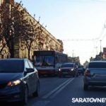 В Саратове на улице Чапаева легковушка столкнуласть с автобусом