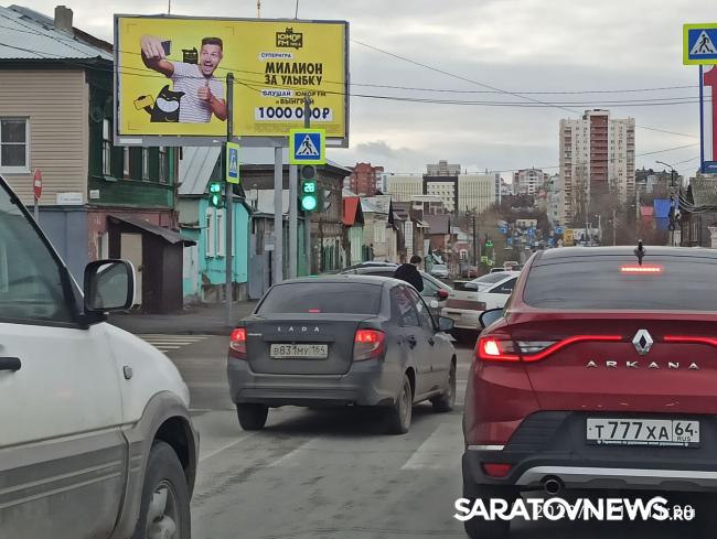 Две «Лады» создали пробку на Соколовой в Саратове Две «Лады» создали пробку на Соколовой в Саратове