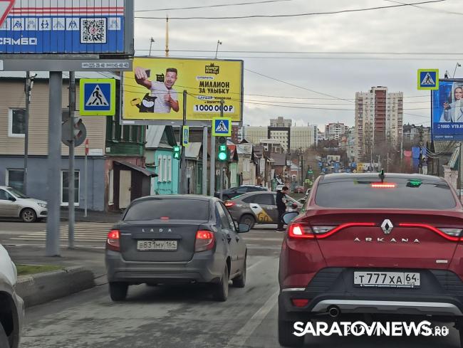 Две «Лады» создали пробку на Соколовой в Саратове Две «Лады» создали пробку на Соколовой в Саратове