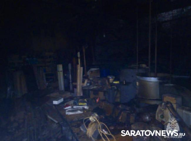 В Балакове пожарные тушили огонь в столярном цеху В Балакове пожарные тушили огонь в столярном цеху