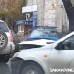 Тройное ДТП затрудняет движение транспорта в Кировском районе Саратова