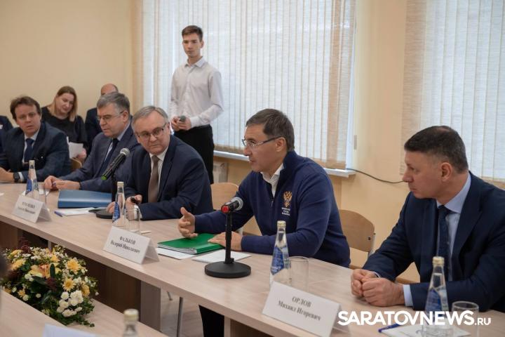 Глава Минобрнауки России Валерий Фальков ознакомился с передовыми разработками молодых ученых и студентов Саратовского госуниверситета Глава Минобрнауки России Валерий Фальков ознакомился с передовыми разработками молодых ученых и студентов Саратовского госуниверситета