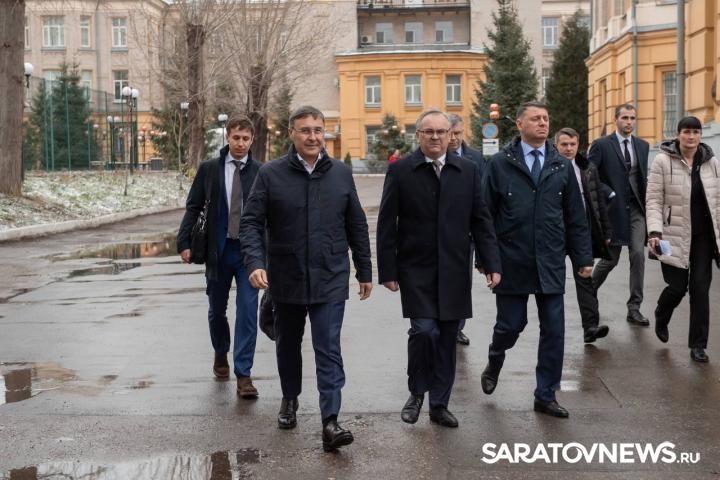 Глава Минобрнауки России Валерий Фальков ознакомился с передовыми разработками молодых ученых и студентов Саратовского госуниверситета Глава Минобрнауки России Валерий Фальков ознакомился с передовыми разработками молодых ученых и студентов Саратовского госуниверситета