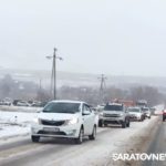 Три срегоуборочных «КамАЗа» буксуют у Юбилейного в Саратове Три срегоуборочных «КамАЗа» буксуют у Юбилейного в Саратове