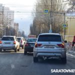 BMW врезался в Peugeot на Кутякова в Саратове BMW врезался в Peugeot на Кутякова в Саратове