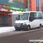 У ТЦ «Город» в Саратове «Лада» врезалась в маршрутку
