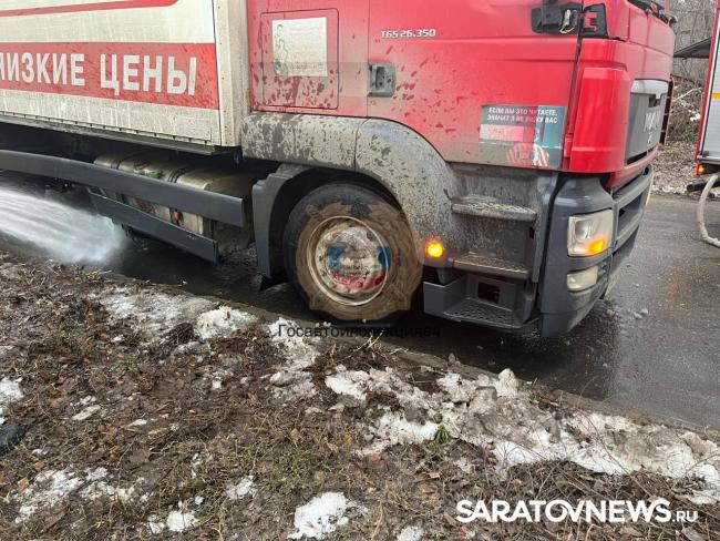 Женщина пострадала в ДТП с грузовиком и «десяткой» в Заводском районе Саратова Женщина пострадала в ДТП с грузовиком и «десяткой» в Заводском районе Саратова