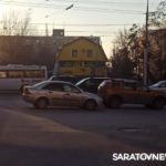 Ford влетел в Renault на Чернышевского в Саратове Ford влетел в Renault на Чернышевского в Саратове
