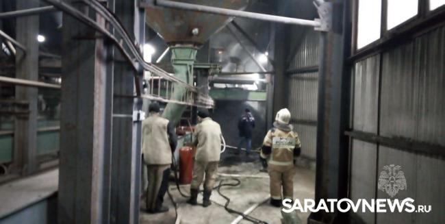 На элеваторе саратовского поселка горели семена подсолнечника На элеваторе саратовского поселка горели семена подсолнечника
