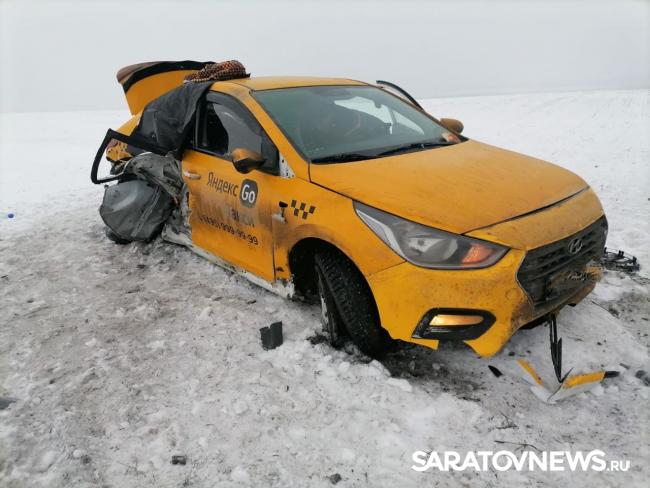 Пять человек пострадали в лобовом столкновении в Татищевском районе Пять человек пострадали в лобовом столкновении в Татищевском районе