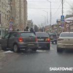 Nissan и Volkswagen заблокировали Первомайскую в Саратове