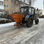 В Энгельсе в круглосуточном режиме продолжается борьба с последствиями ледяного дождя и снега