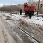В Энгельсе в круглосуточном режиме продолжается борьба с последствиями ледяного дождя и снега