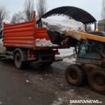 Коммунальные службы продолжали очищать Энгельс от снега