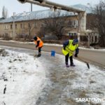 Коммунальные службы продолжали очищать Энгельс от снега
