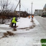Коммунальные службы продолжали очищать Энгельс от снега
