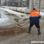 Коммунальные службы продолжали очищать Энгельс от снега