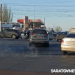 Тройная авария на проспекте Строителей в Саратове затрудняет движение транспорта Тройная авария на проспекте Строителей в Саратове затрудняет движение транспорта