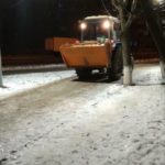 Коммунальные службы продолжали очищать Энгельс от снега и наледи
