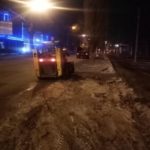Коммунальные службы продолжали очищать Энгельс от снега и наледи