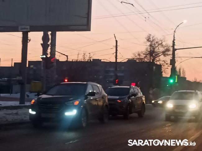 Mazda врезалась в Hyundai на 50 лет Октября в Саратове Mazda врезалась в Hyundai на 50 лет Октября в Саратове