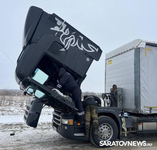 На саратовских трассах застряли два большегруза На саратовских трассах застряли два большегруза