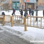 Коммунальная авария в Солнечном: дети пускают кораблики| ВИДЕО