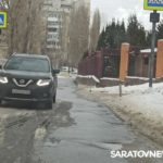 Коммунальная авария в Солнечном: дети пускают кораблики| ВИДЕО