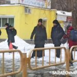 Коммунальная авария в Солнечном: дети пускают кораблики| ВИДЕО