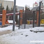 Коммунальная авария в Солнечном: дети пускают кораблики| ВИДЕО