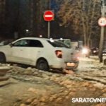 После коммунальной аварии в Солнечном улица Тархова в ледяных торосах После коммунальной аварии в Солнечном улица Тархова в ледяных торосах