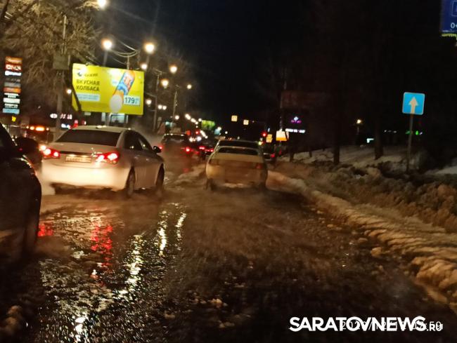 После коммунальной аварии в Солнечном улица Тархова в ледяных торосах После коммунальной аварии в Солнечном улица Тархова в ледяных торосах