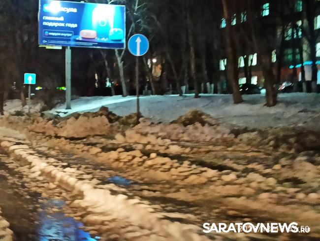 После коммунальной аварии в Солнечном улица Тархова в ледяных торосах После коммунальной аварии в Солнечном улица Тархова в ледяных торосах