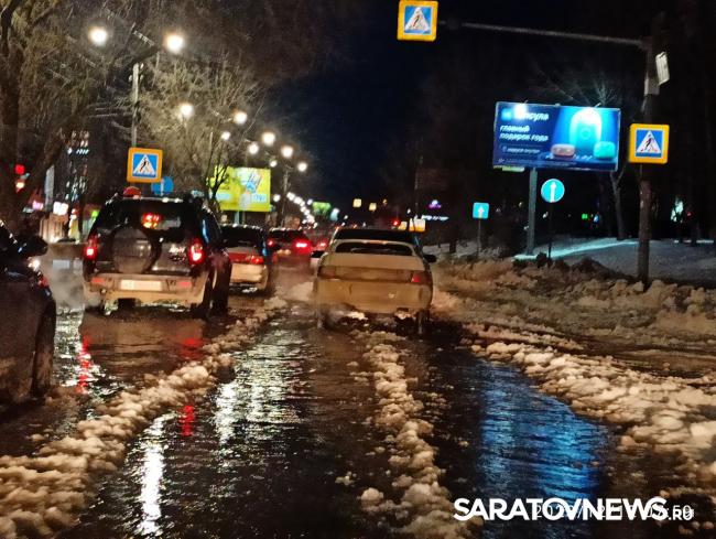 После коммунальной аварии в Солнечном улица Тархова в ледяных торосах После коммунальной аварии в Солнечном улица Тархова в ледяных торосах