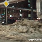 После коммунальной аварии в Солнечном улица Тархова в ледяных торосах После коммунальной аварии в Солнечном улица Тархова в ледяных торосах