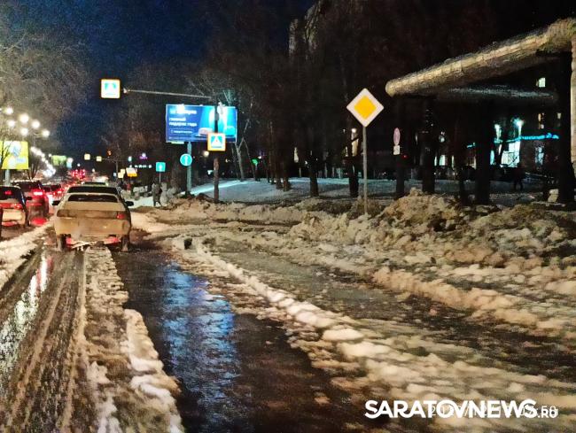 После коммунальной аварии в Солнечном улица Тархова в ледяных торосах После коммунальной аварии в Солнечном улица Тархова в ледяных торосах