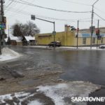 На Соколовой в Саратове бьёт коммунальный фонтан
