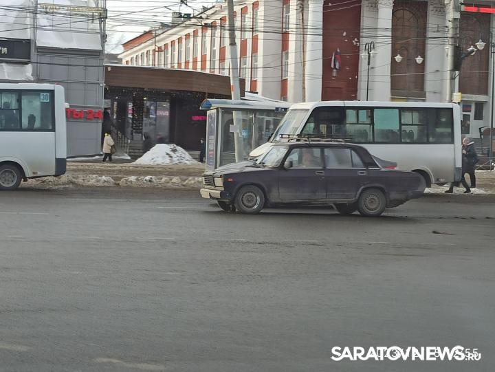 Троллейбус № 10 врезался в «семерку» на 3-й Дачной в Саратове Троллейбус № 10 врезался в «семерку» на 3-й Дачной в Саратове