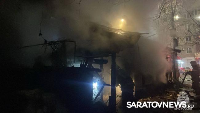 На Вавилова в Саратове горела нежилая двухэтажка На Вавилова в Саратове горела нежилая двухэтажка