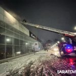 В Саратове ночью горел автосалон