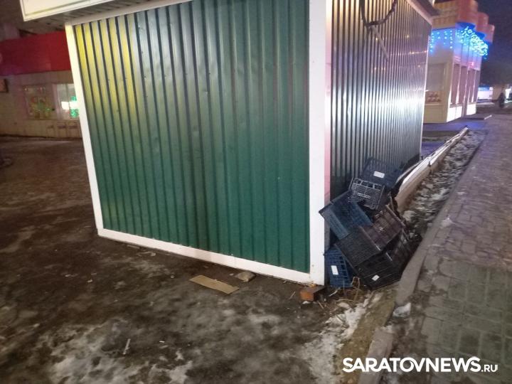 В центре Энгельса торгуют мандаринами с грязью В центре Энгельса торгуют мандаринами с грязью