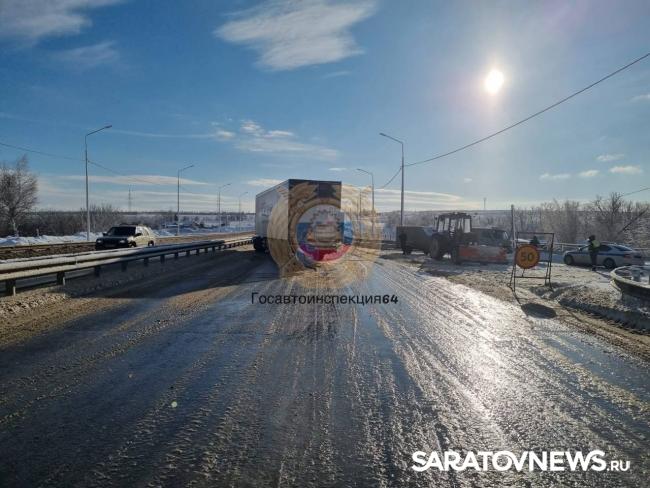 Водитель трактора пострадал в ДТП с фурой в Гагаринском районе Саратова Водитель трактора пострадал в ДТП с фурой в Гагаринском районе Саратова