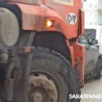 У Дворца пионеров Саратове «КамАЗ» врезался в «Ладу»