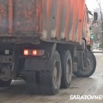 У Дворца пионеров Саратове «КамАЗ» врезался в «Ладу»