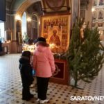 Саратовцы празднуют рождественский Сочельник Саратовцы празднуют рождественский Сочельник