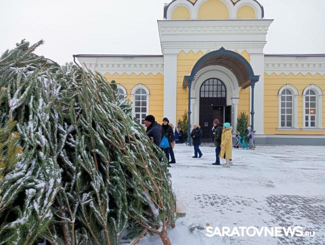 Саратовцы празднуют рождественский Сочельник Саратовцы празднуют рождественский Сочельник