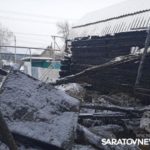В саратовском селе полыхал деревянный дом