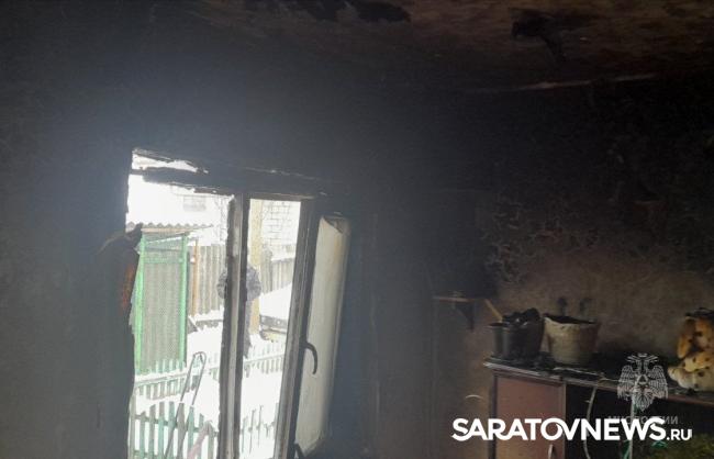 В Калининске из-за неисправной электропроводки горел дом В Калининске из-за неисправной электропроводки горел дом