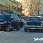 У Детского парка в Саратове автомобиль Kia влетел в Nissan