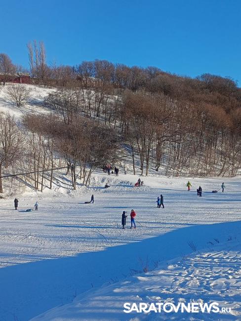 В Старый Новый год к саратовцам на Кумысной поляне вышел Дед Мороз В Старый Новый год к саратовцам на Кумысной поляне вышел Дед Мороз